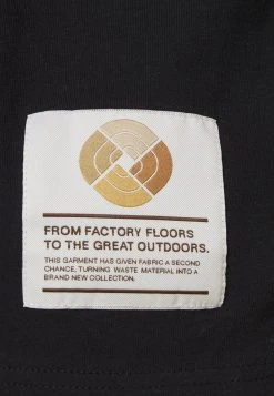 The North Face Soldes RECYCLED TEE - T-shirt basique t-shirts & polos col rond male 4 The North Face Soldes RECYCLED TEE - T-shirt basique t-shirts & polos col rond male -THE NORTH FACE Shop 04a4f4080d054038b9eb67b91e3d5fac