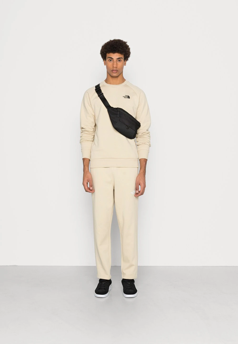 Promos The North Face RAGLAN REDBOX CREW NEW - Sweatshirt sweats & hoodies col rond male 4 Promos The North Face RAGLAN REDBOX CREW NEW - Sweatshirt sweats & hoodies col rond male – Image 2