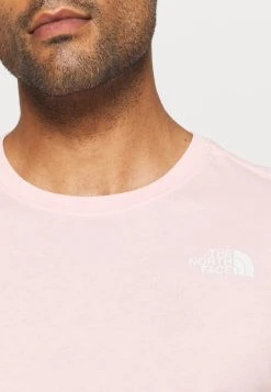 The North Face Qualité Garantie REDBOX CELEBRATION TEE - T-shirt imprimé vêtements randonnée urbaine male 6 The North Face Qualité Garantie REDBOX CELEBRATION TEE - T-shirt imprimé vêtements randonnée urbaine male -THE NORTH FACE Shop 0c2035f6e1864b5397ee2451f267bc21