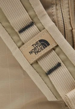 The North Face BASE CAMP VOYAGER DUFFEL UNISEX - Sac de voyage Prix Malin sacs de voyage et valises intérieur spacieux 9 The North Face BASE CAMP VOYAGER DUFFEL UNISEX - Sac de voyage Prix Malin sacs de voyage et valises intérieur spacieux -THE NORTH FACE Shop 138ff63dd9554cfe871978d9c4e76a13