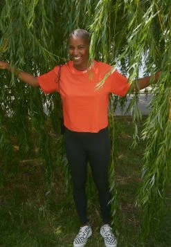 The North Face NEW CROP TEE - T-shirt basique Pas Cher t-shirts et tops col rond female -THE NORTH FACE Shop 15cc417e45b94693b141ca552a7f631d