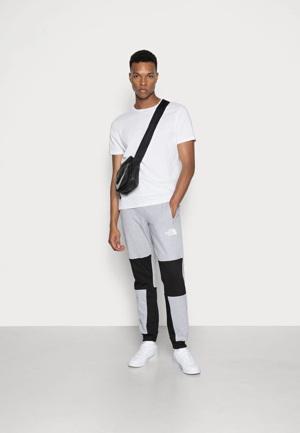 17c5ef67f7e54b6ca07c7b6b08e28379.jpg The North Face Meilleure qualité HMLYN PANT - Pantalon de survêtement pantalons normale male -THE NORTH FACE Shop 17c5ef67f7e54b6ca07c7b6b08e28379