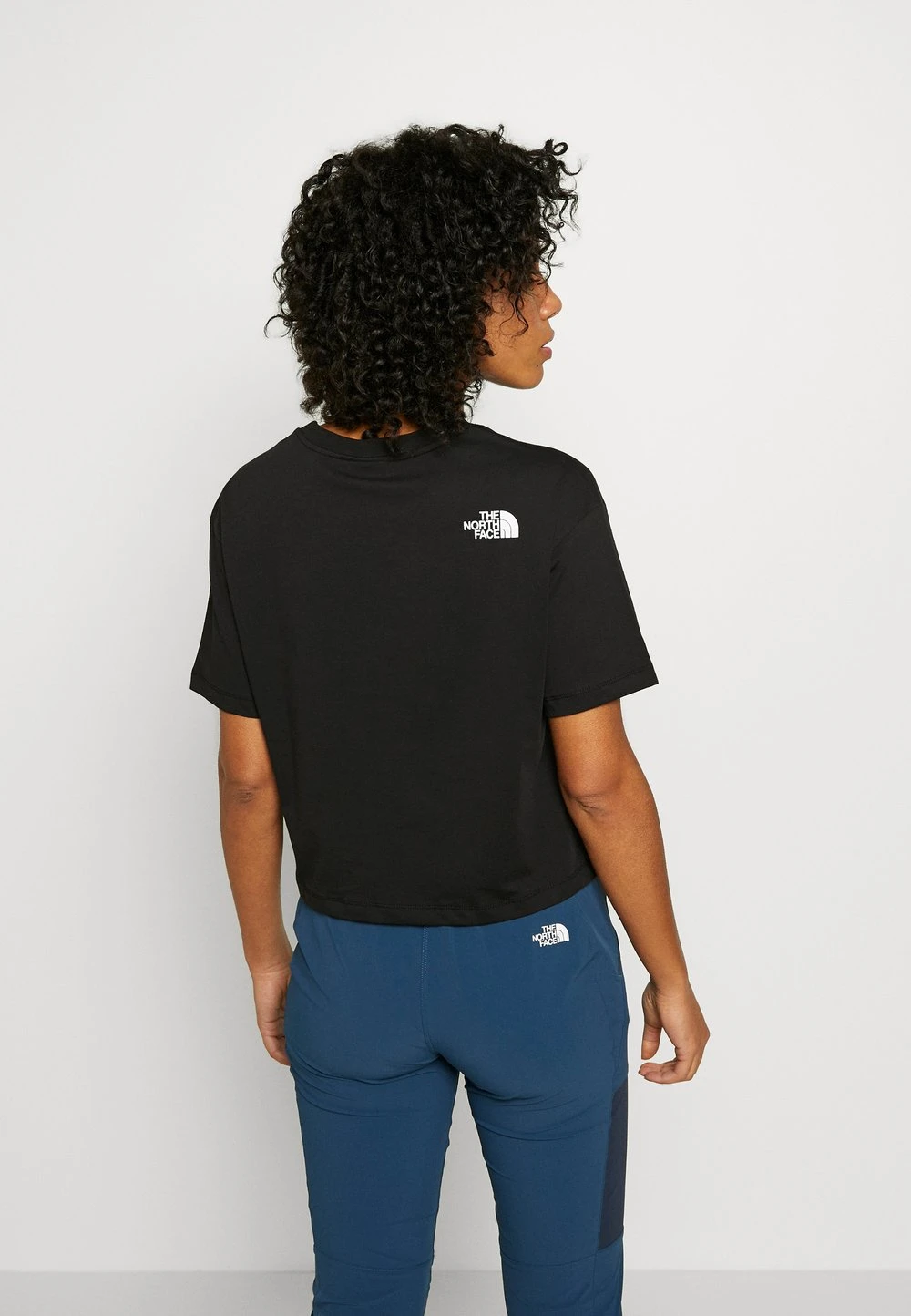 1e1006e47b484794beb110c6cf297d21.jpg The North Face Petit Prix CROPPED SIMPLE DOME TEE - T-shirt basique vêtements randonnée female -THE NORTH FACE Shop 1e1006e47b484794beb110c6cf297d21