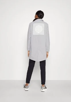 The North Face COACHES JACKET - Manteau court Prix Incroyables vêtements randonn&eacute;e urbaine femme -THE NORTH FACE Shop 1ebeef90ba6d4ec18e10de25f0a10bfc