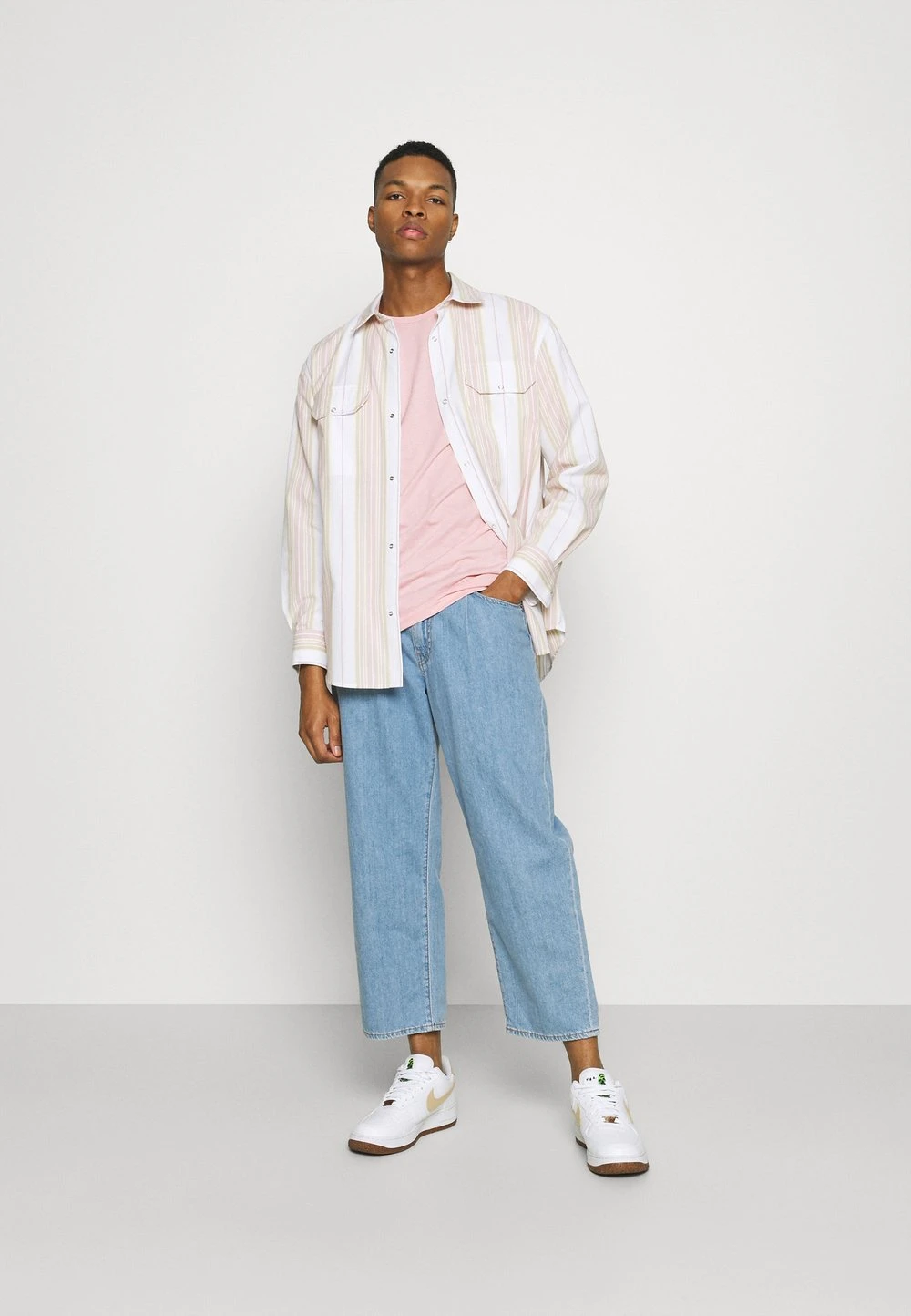 The North Face VERTICAL TEE - T-shirt basique Prix Ourlé t-shirts & polos col rond male 4 The North Face VERTICAL TEE - T-shirt basique Prix Ourlé t-shirts & polos col rond male – Image 2