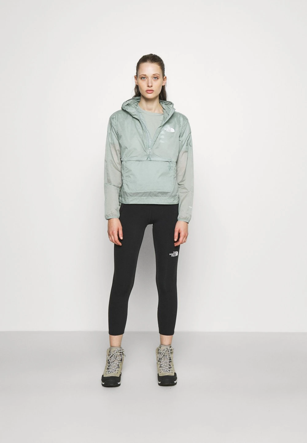 Soldes The North Face WINDY PEAK ANORAK - Veste coupe-vent vêtements randonnée female 4 Soldes The North Face WINDY PEAK ANORAK - Veste coupe-vent vêtements randonnée female – Image 2