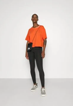 The North Face NEW CROP TEE - T-shirt basique Pas Cher t-shirts et tops col rond female -THE NORTH FACE Shop 6da91ded8ac14ff389ab9e935a5384e3