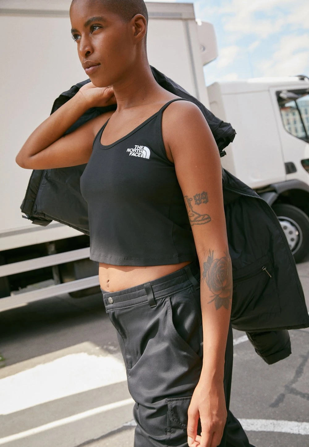 The North Face CROP TANK - Débardeur Prix Raisonnable t-shirts et tops col rond femme 5 The North Face CROP TANK - Débardeur Prix Raisonnable t-shirts et tops col rond femme – Image 3
