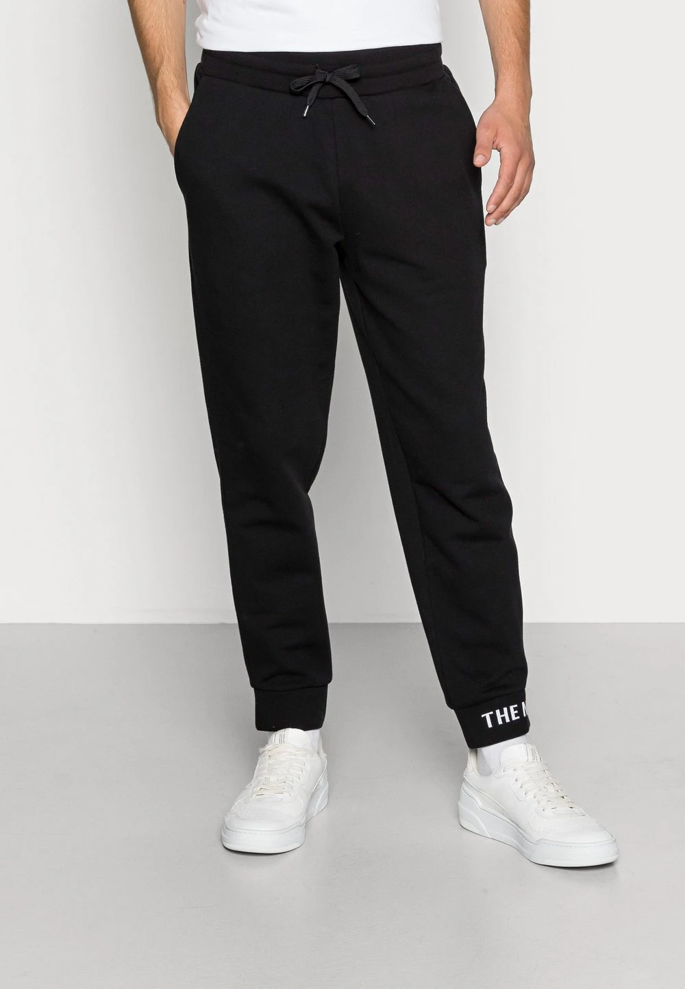 75c19fd0b2d14b7982ec906abe87cb3b.jpg The North Face ZUMU JOGGER - Pantalon de survêtement Prix Compétitif pantalons haute homme -THE NORTH FACE Shop 75c19fd0b2d14b7982ec906abe87cb3b