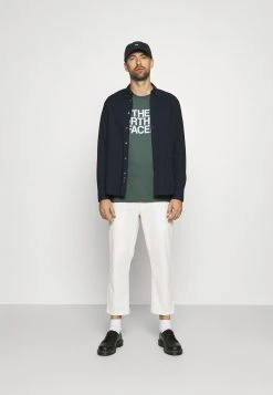 Réduction The North Face STANDARD TEE - T-shirt imprimé t-shirts & polos col rond male 3 Réduction The North Face STANDARD TEE - T-shirt imprimé t-shirts & polos col rond male -THE NORTH FACE Shop 86580b5edbce4d62af39cadcf6bec855
