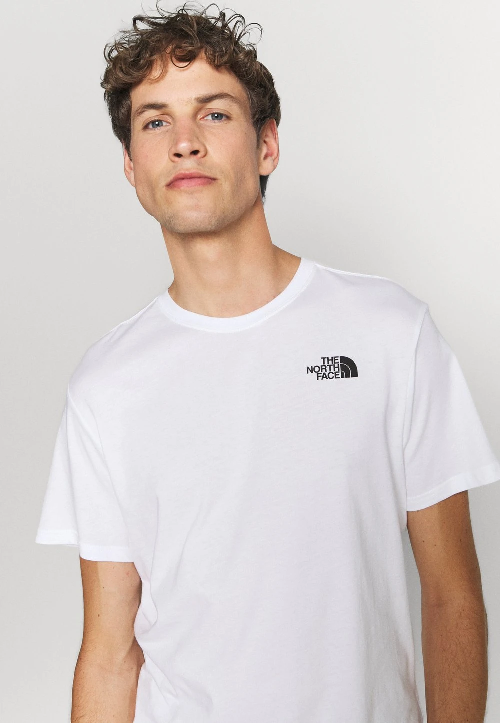 The North Face REDBOX TEE - T-shirt imprimé Prix Légers vêtements randonnée urbaine homme 9 The North Face REDBOX TEE - T-shirt imprimé Prix Légers vêtements randonnée urbaine homme – Image 7