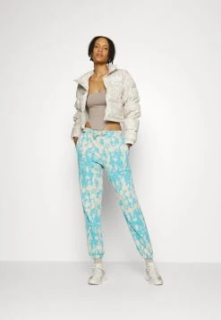 The North Face Prix Incroyables PRINTED NUPTSE SHORT JACKET - Doudoune manteaux col doublé femme 7 The North Face Prix Incroyables PRINTED NUPTSE SHORT JACKET - Doudoune manteaux col doublé femme -THE NORTH FACE Shop 9a823bc387854becbf39d45c4b01e828