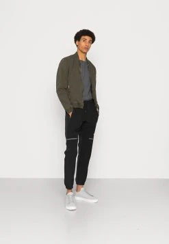 The North Face Prix Sympa WIND PANT - Pantalon de survêtement pantalons normale male 3 The North Face Prix Sympa WIND PANT - Pantalon de survêtement pantalons normale male -THE NORTH FACE Shop 9f72f2b94f9e4589a19bf8f3d12b6116