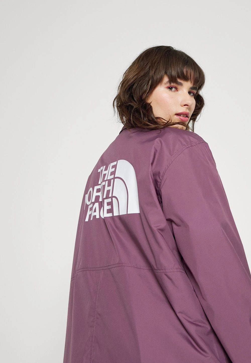 The North Face Prix Affortable TELEGRAPHIC COACHES JACKET - Veste imperméable vestes col à revers femme 9 The North Face Prix Affortable TELEGRAPHIC COACHES JACKET - Veste imperméable vestes col à revers femme – Image 7