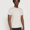 Prix Cassé The North Face NATURAL WONDERS TEE - T-shirt imprimé vêtements randonnée homme 2 Prix Cassé The North Face NATURAL WONDERS TEE - T-shirt imprimé vêtements randonnée homme -THE NORTH FACE Shop af6f2dd82f73434fa1ecfe7cbcc685a7