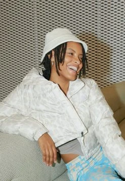 The North Face Prix Incroyables PRINTED NUPTSE SHORT JACKET - Doudoune manteaux col doublé femme 5 The North Face Prix Incroyables PRINTED NUPTSE SHORT JACKET - Doudoune manteaux col doublé femme -THE NORTH FACE Shop b1f8a8e4710e4212add07e692e451fea