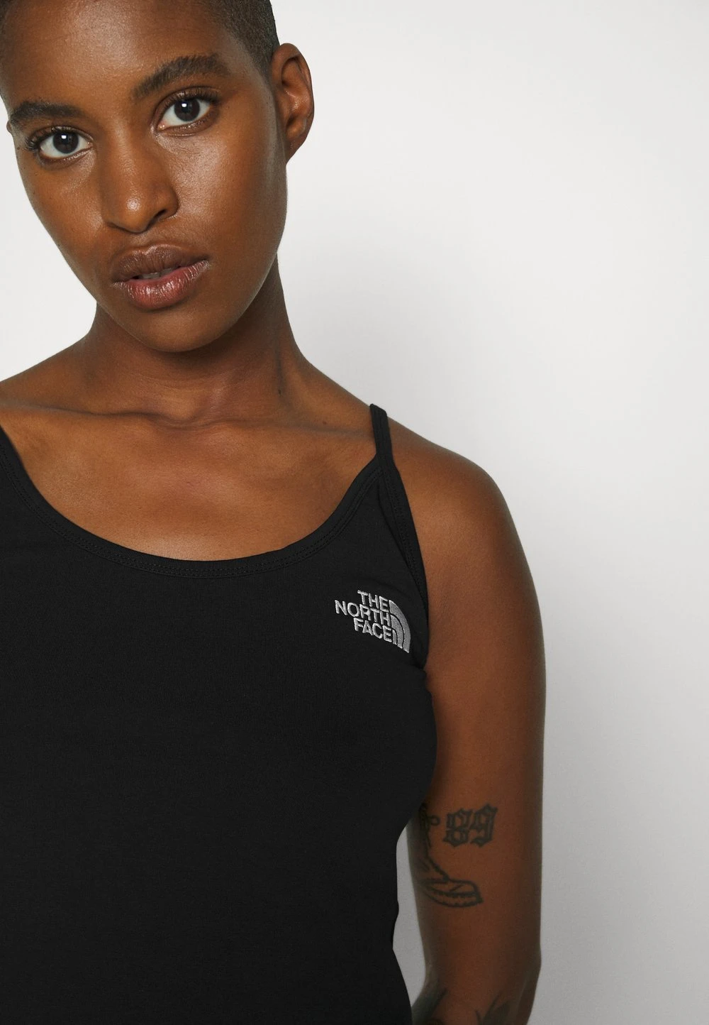The North Face CROP TANK - Débardeur Prix Raisonnable t-shirts et tops col rond femme 9 The North Face CROP TANK - Débardeur Prix Raisonnable t-shirts et tops col rond femme – Image 7