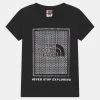 The North Face Prix Acceptable GRAPHIC UNISEX - T-shirt imprimé vêtements fitness -THE NORTH FACE Shop d747c916976c4b9a945172771d82ae79 1