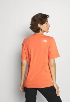 Prix d’Amis The North Face SUMMER BOYFRIEND TEE - T-shirt imprimé vêtements randonnée urbaine female -THE NORTH FACE Shop d95606aa4109496b97a163668892d7f4