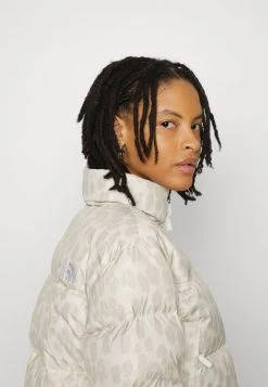 The North Face Prix Incroyables PRINTED NUPTSE SHORT JACKET - Doudoune manteaux col doublé femme 8 The North Face Prix Incroyables PRINTED NUPTSE SHORT JACKET - Doudoune manteaux col doublé femme -THE NORTH FACE Shop e44e2ef7a0564f37b41b4d120f62e85d